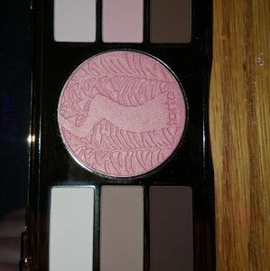 Tarte Poppy Picnic